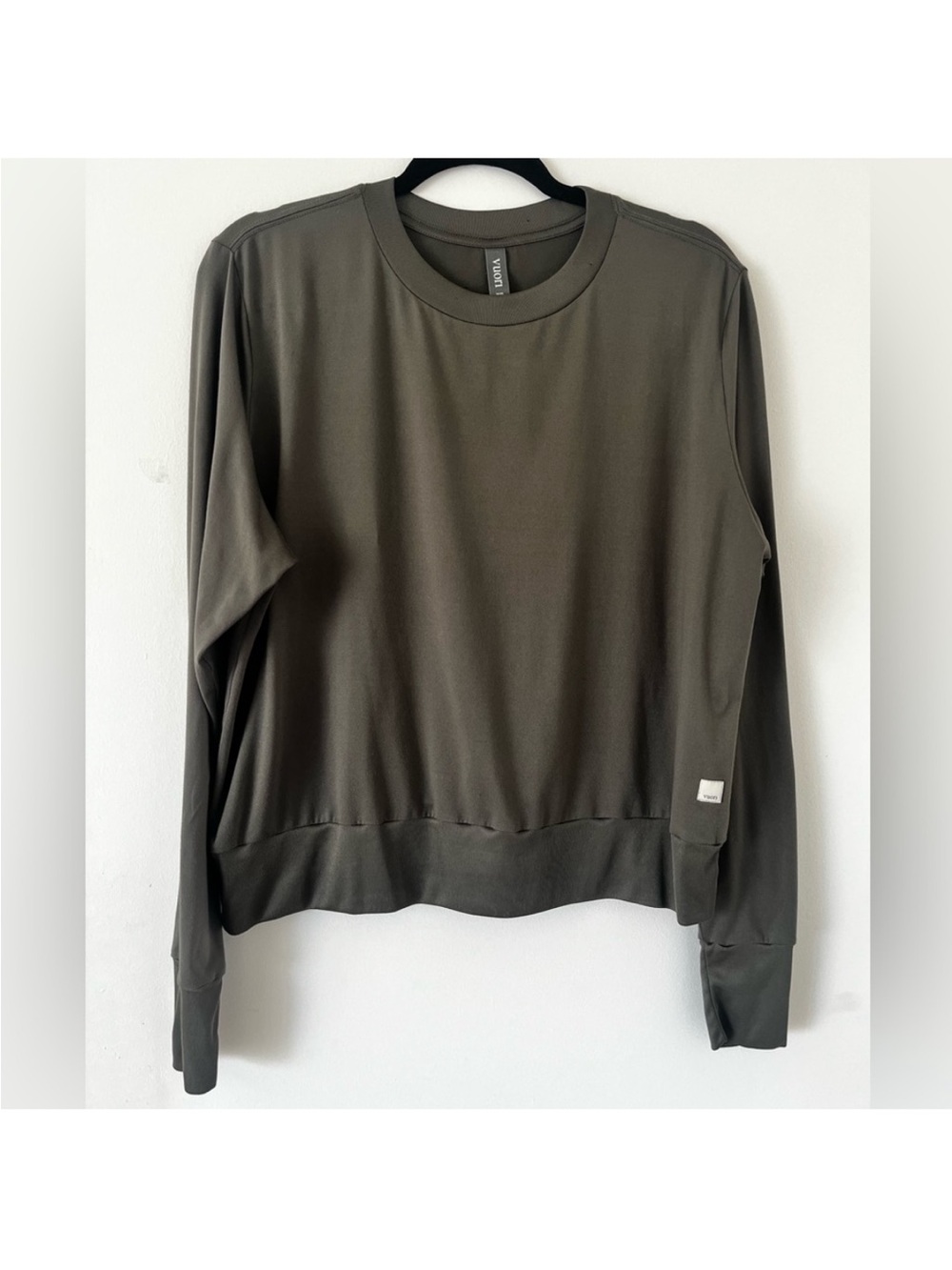 Vuori Women's Olive Green Long-Sleeve Crewneck daydream crew